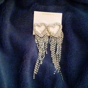 BEAUTIFUL NWT HEART & DANGLE EARRINGS